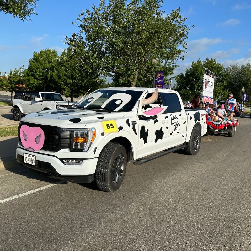 Belton Veterinary Clinic ready for the parade